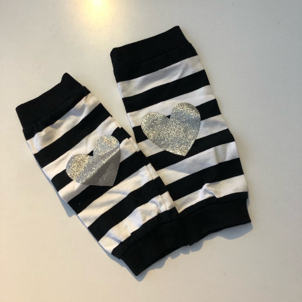 Baby leg warmers heart/black and white